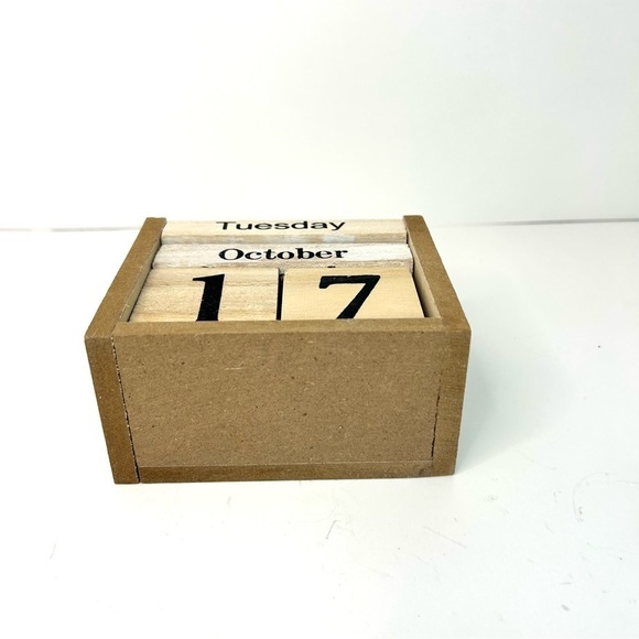 Rustic Wooden Block Calendar Date Display - Picture 4 of 9